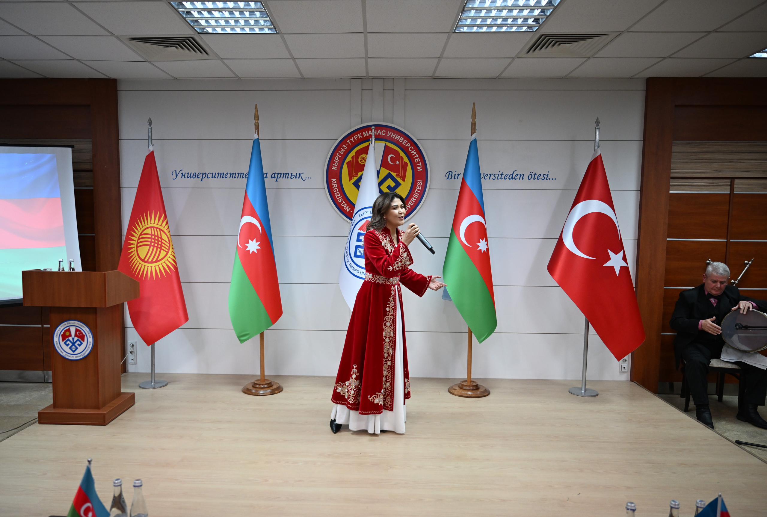 Qırğızıstanda  8 noyabr Zəfər Gününün 5-ci ildönümünə həsr olunmuş rəsmi tədbir keçirildi (FOTO/VİDEO)