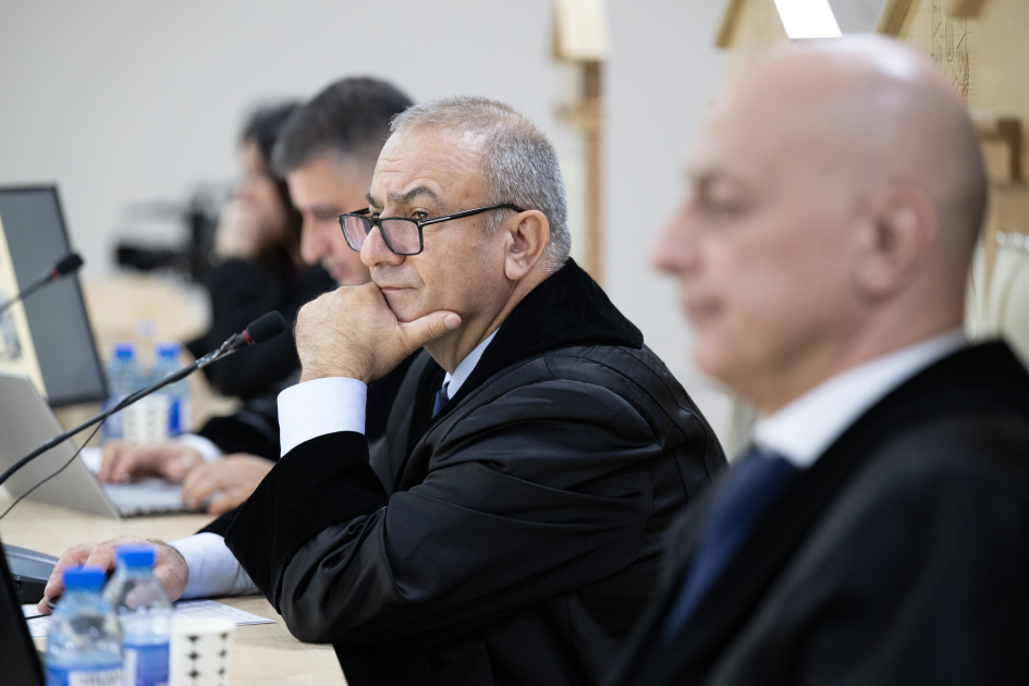 Məhkəmədə hərbi cinayətlərdə təqsirləndirilən erməniəsilli şəxslərlə bağlı sübutlar elan olundu (FOTO)