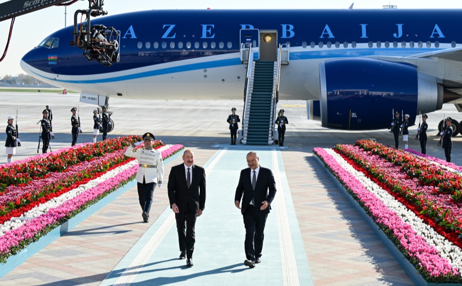 Azərbaycan və Özbəkistan prezidentlərinin təkbətək görüşü oldu (YENİIƏNİR)