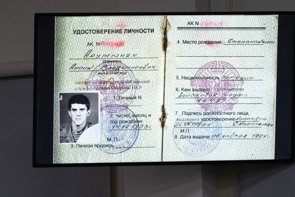 Məhkəmədə hərbi cinayətlərdə təqsirləndirilən erməniəsilli şəxslərlə bağlı sübutlar elan olundu (FOTO)