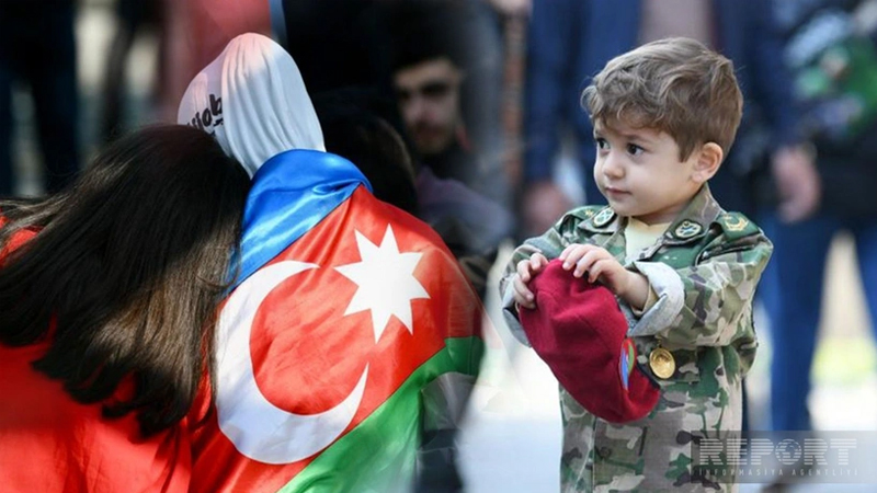 Zəfərin 5 ili: Bakıda hərbi parad keçirildi (YENİLƏNİB)