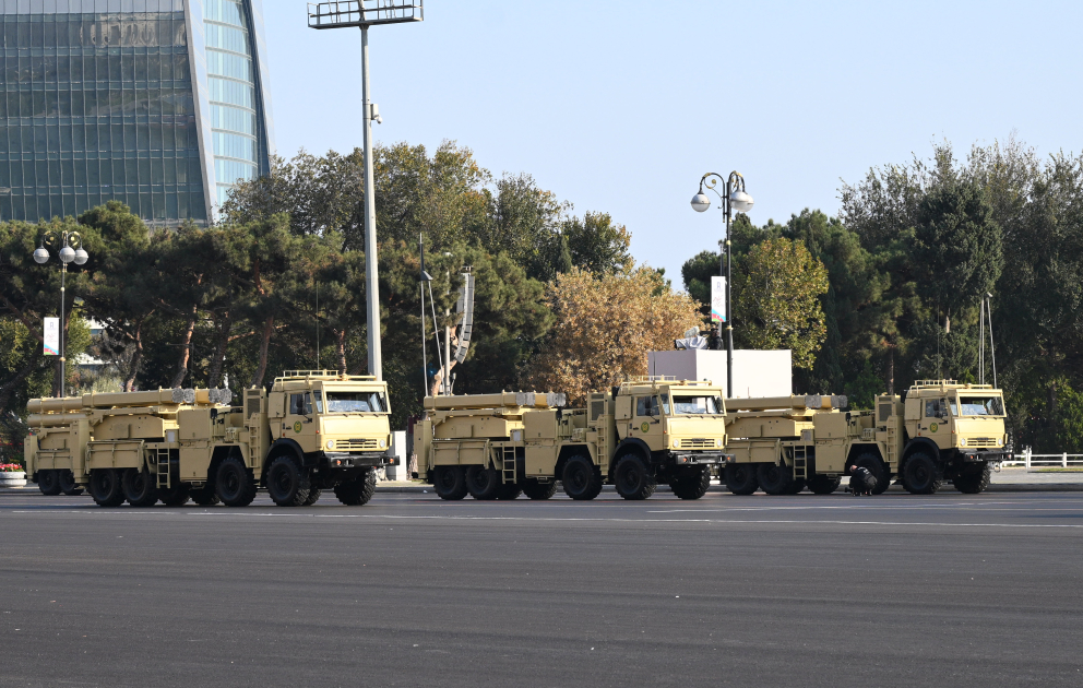 Zəfərin 5 ili: Bakıda hərbi parad keçirildi (YENİLƏNİB)