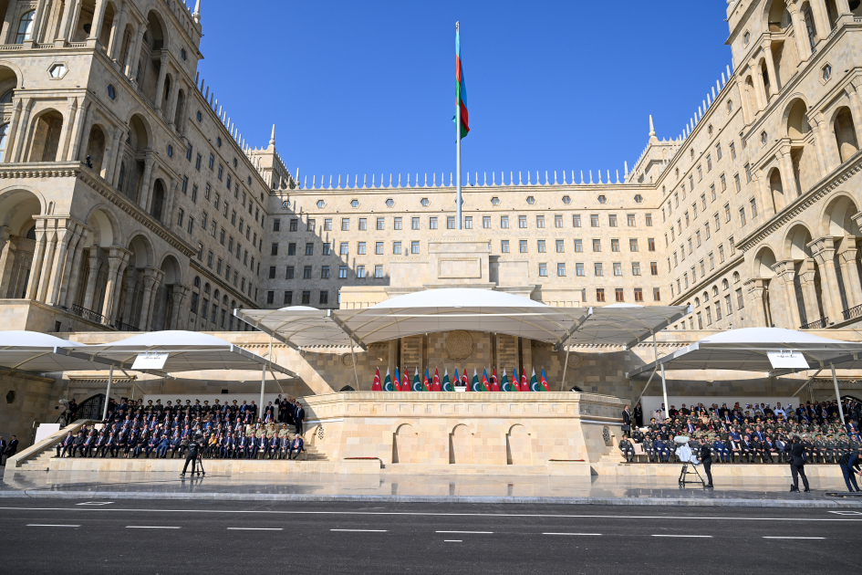Zəfərin 5 ili: Bakıda hərbi parad keçirildi (YENİLƏNİB)