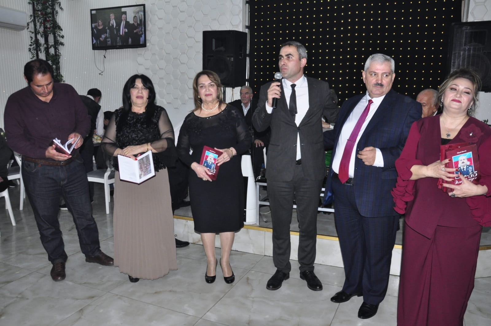 Elşad Baratın yeni kitabı təqdim edildi (FOTO)