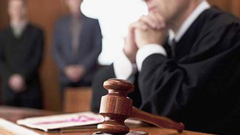 Bu hakimin də fəaliyyətinə xitam verildi