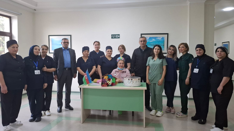 Vəhdət Partiyası Şirvanda həyat xilas edən həkimə təşəkkür etdi (FOTO)