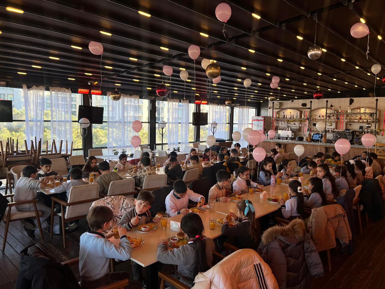 Leyla Əliyevanın təşəbbüsü ilə Bakı Zooloji Parkında uşaqlar üçün bayram tədbiri təşkil olunub