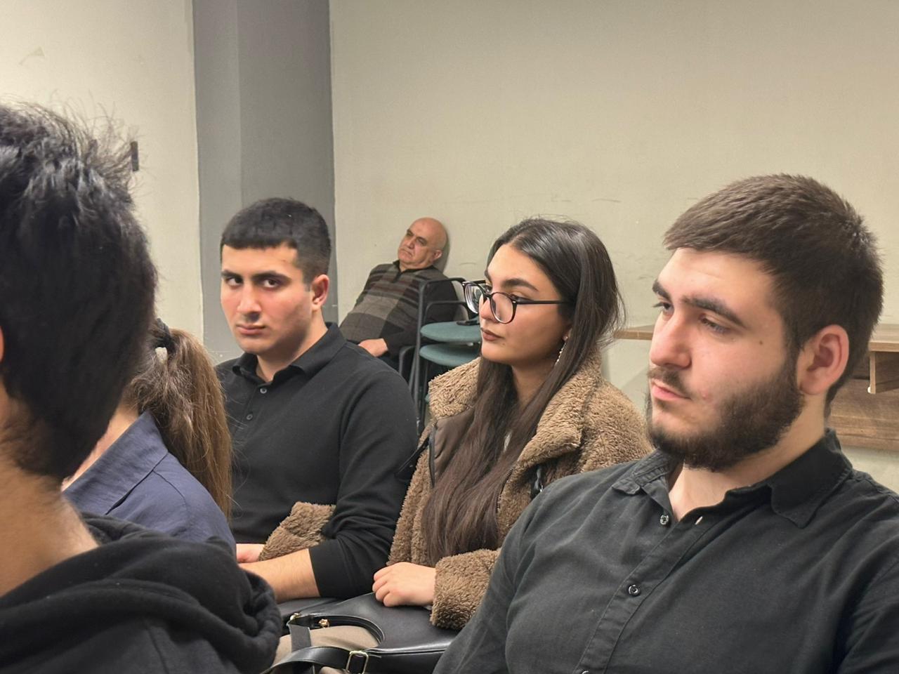 Adəm İsmayıl Bakuvidən gənclərə mesaj: 