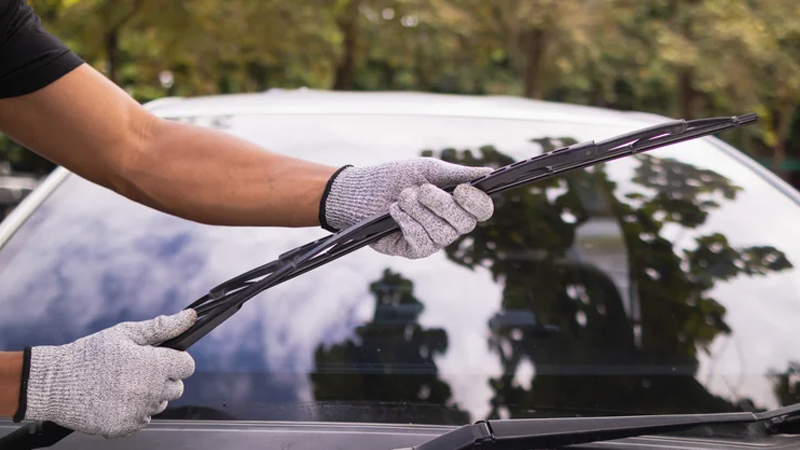 Avtomoilinizin şüşəsilənini nə vaxt dəyişməlisiniz? - Ekspert məsləhəti