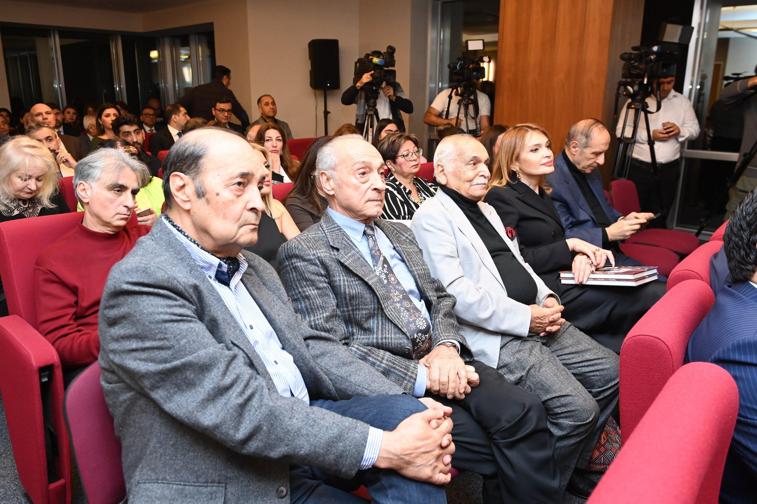 Mirzə Qədim İrəvani 