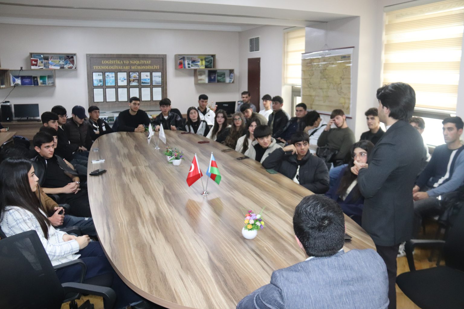 “Gənclər danışır” layihəsi: Gənclər üçün yeni onlayn platforma istifadəyə verildi (FOTO)