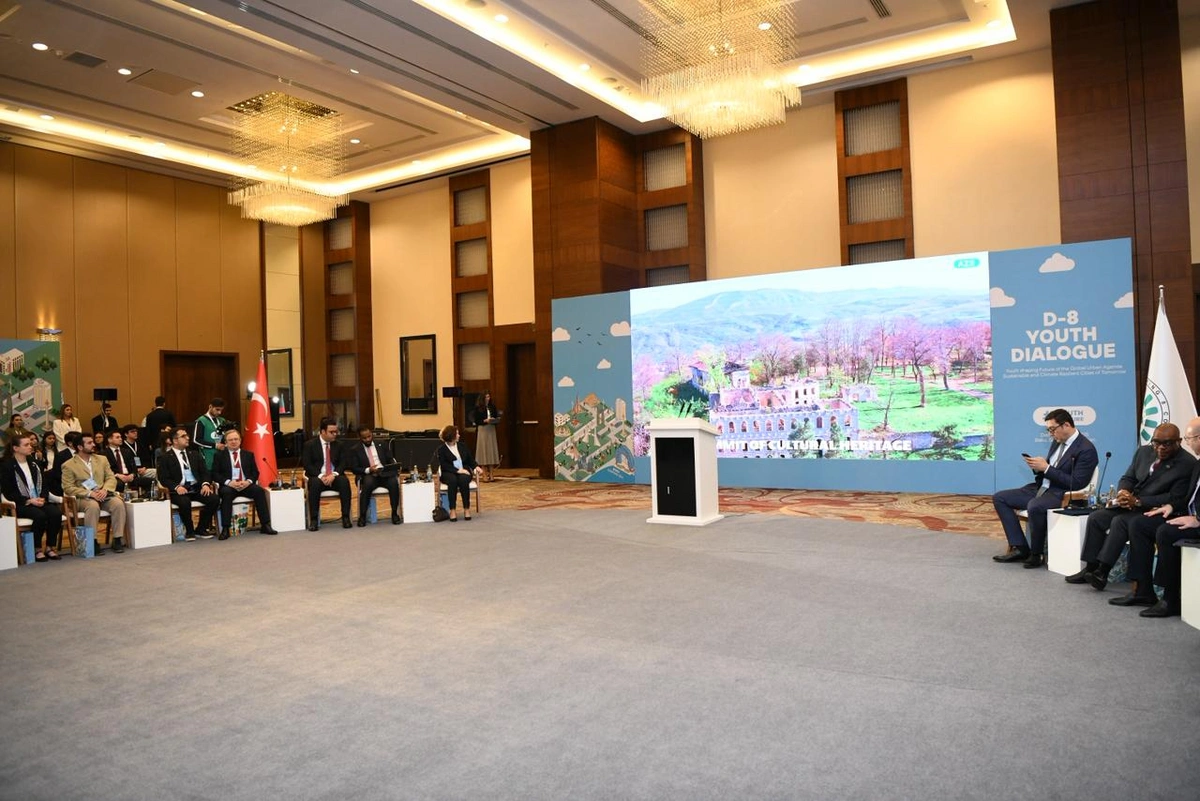 Bakıda ilk dəfə D-8 Gənclər Dialoqu keçirilir (FOTO)