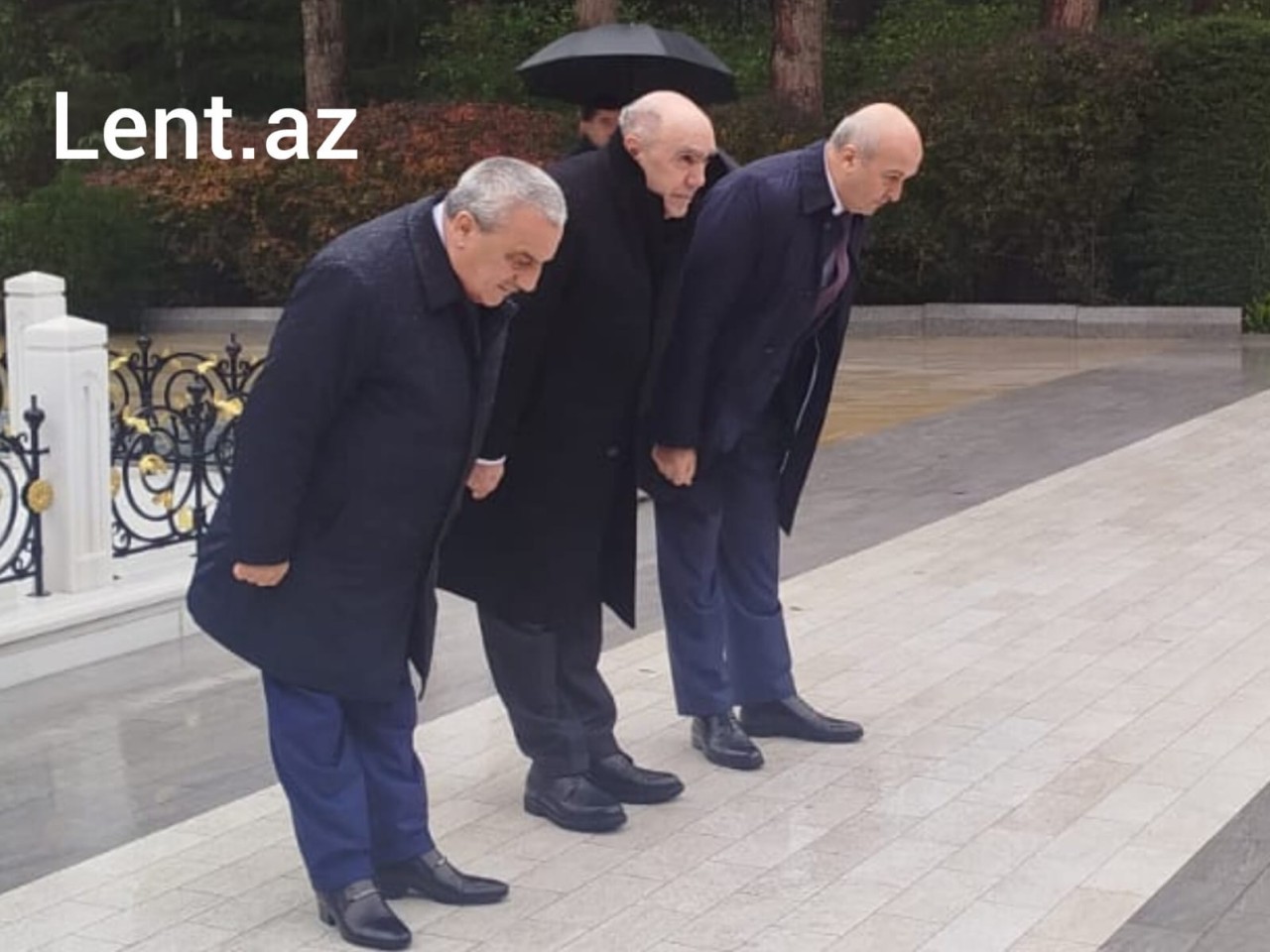 Zakir Qaralovla Rüstəm Usubov Fəxri Xiyabanda (FOTO)