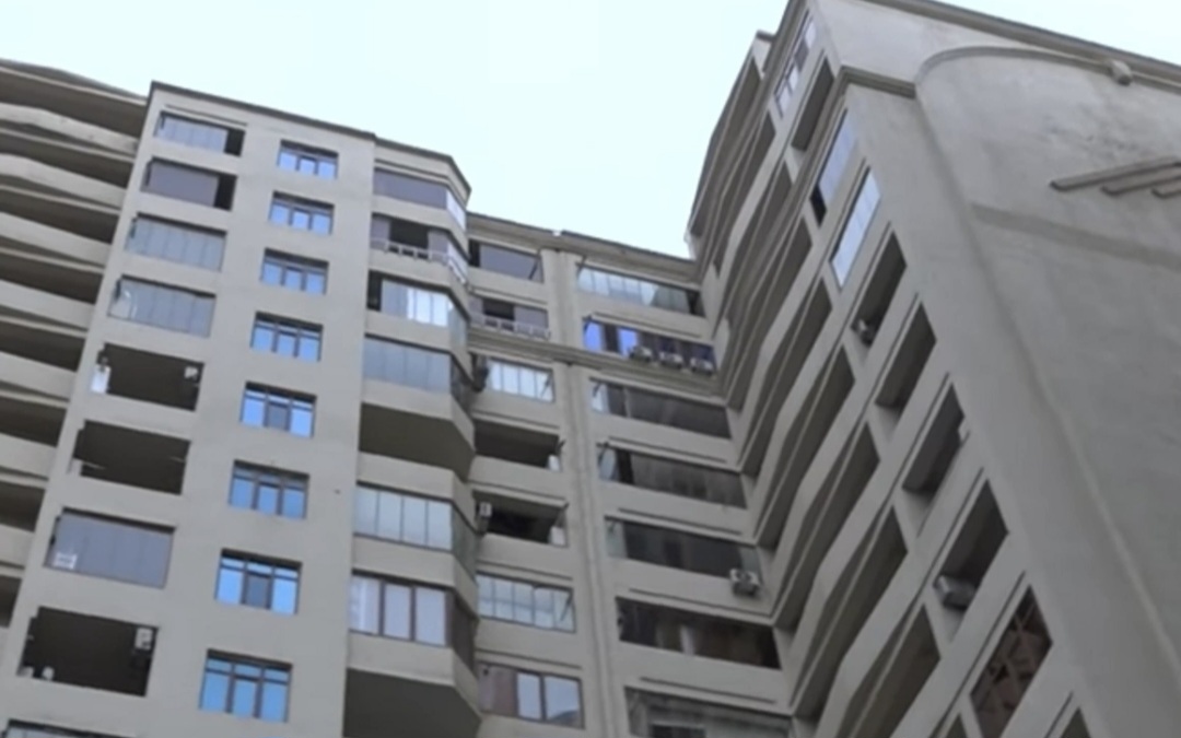 Nizamidə eyni mənzil bir neçə nəfərə satılıb? (VİDEO)