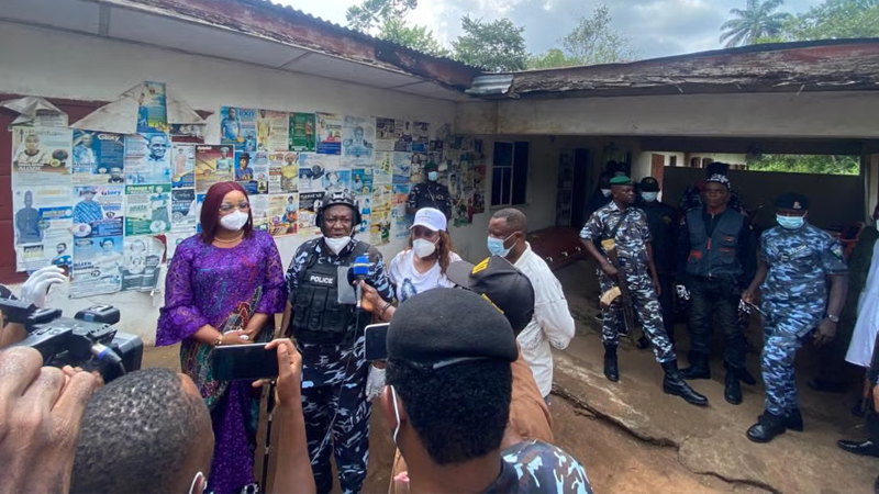 Nigeriyadakı bir oteldə üzərində orqan nəqli əlamətləri olan yüzlərlə cəsəd tapıldı