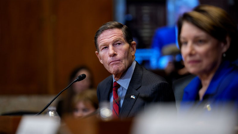 ABŞ senatoru: Tramp Uitkoff və Kuşneri dəyişməli, o 