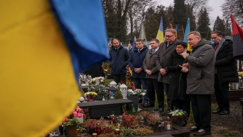 WSJ: Avropa Ukrayna ilə müharibəni Moskva ilə pis sülhdən daha yaxşı hesab edir