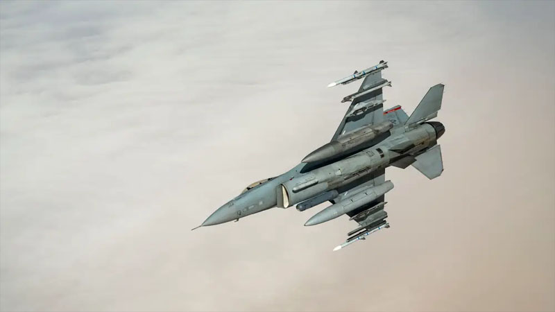 F-16 pilotu insanın dözməyəcəyi manevrlərlə raket hücumunu dəf etdi - 