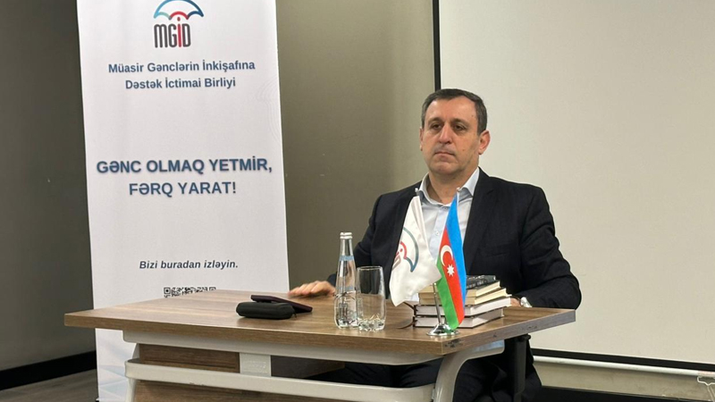 Adəm İsmayıl Bakuvi: 