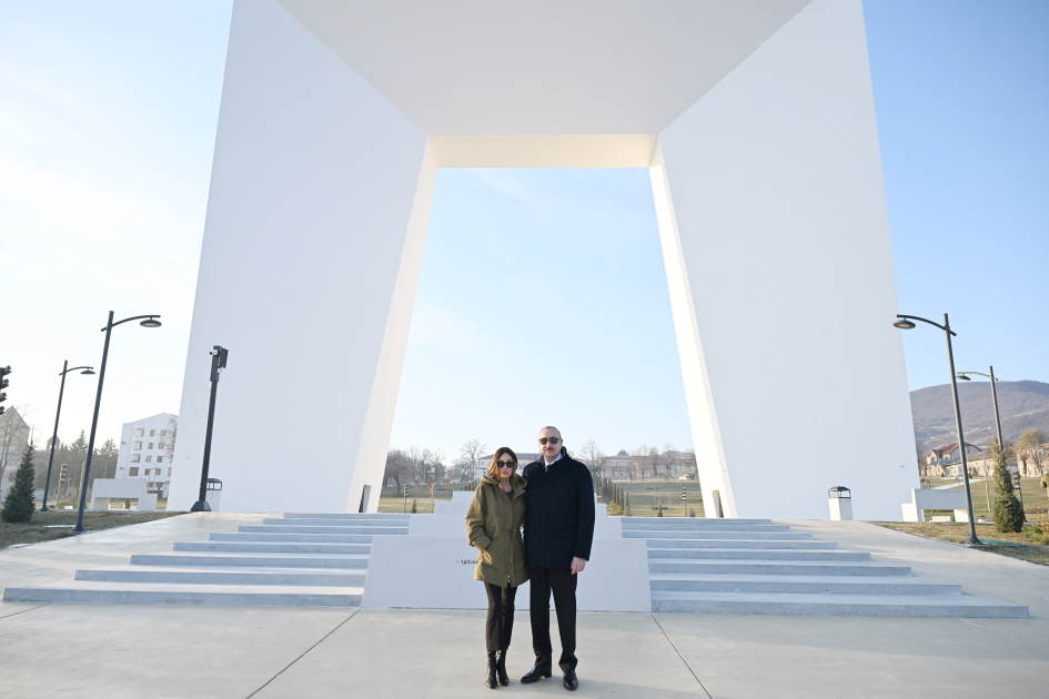 Xankəndidə Zəfər parkının, Ağdamda yaşayış kompleksinin açılışı oldu (YENİLƏNİB)