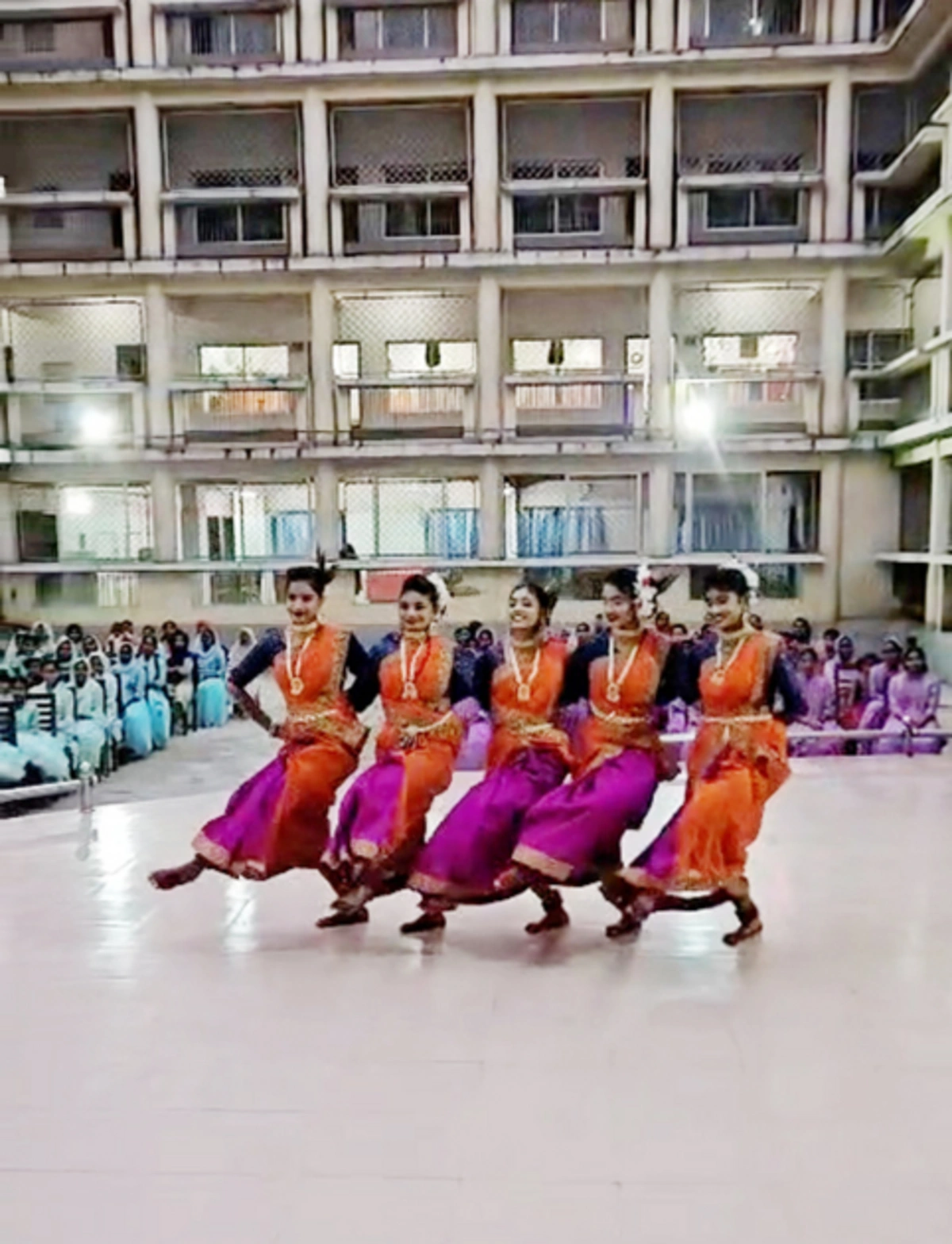 Leyla Əliyeva və Arzu Əliyeva Dəkkədə uşaq evini ziyarət etdi (FOTO)