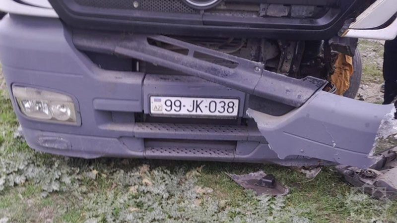 Şabranda evakuatorla qatar toqquşdu - Sürücü ağır yaralandı (FOTO)