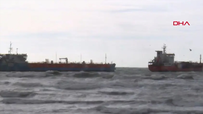 Azərbaycan bayraqlı gəmi İstanbul sahillərində həyəcan siqnalı verdi