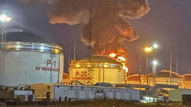 Ukrayna Oryol vilayətindəki neft bazanı dronlarla vurdu (VİDEO)