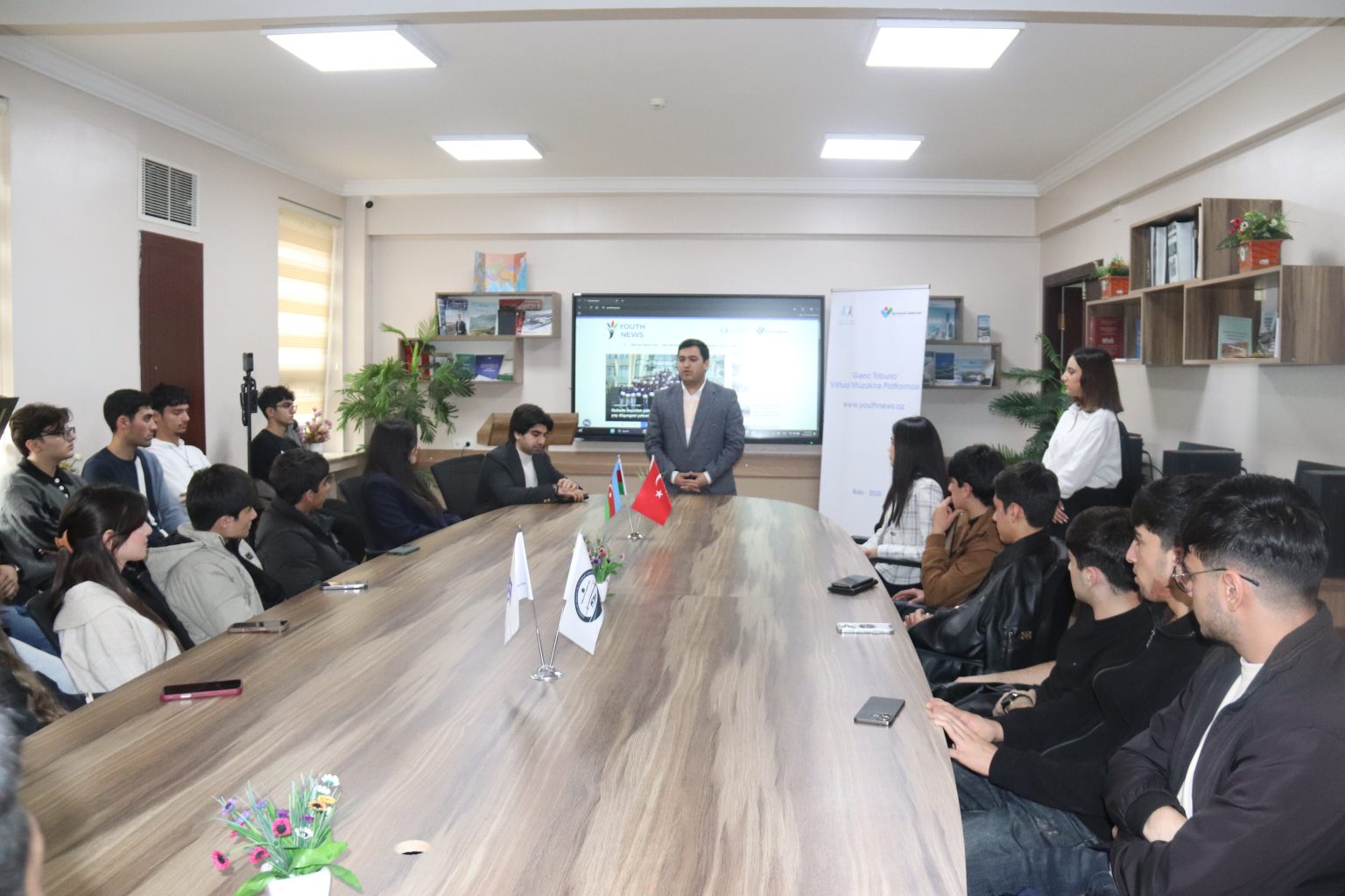 “Gənclər danışır” layihəsi: Gənclər üçün yeni onlayn platforma istifadəyə verildi (FOTO)