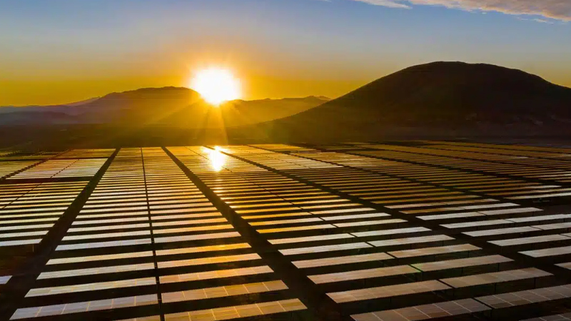 Çində günəş elektrik stansiyası səhranı 