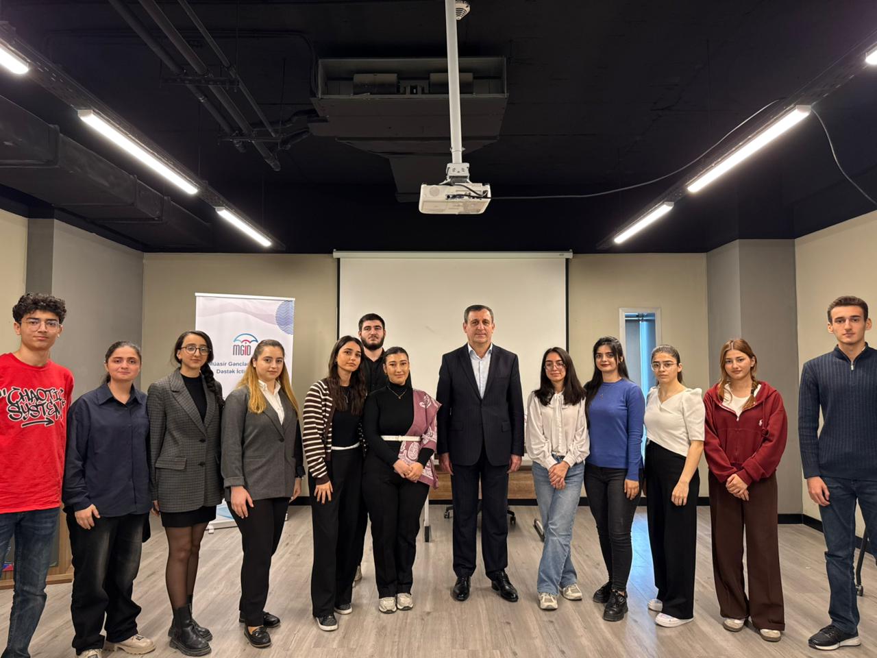 Adəm İsmayıl Bakuvidən gənclərə mesaj: 