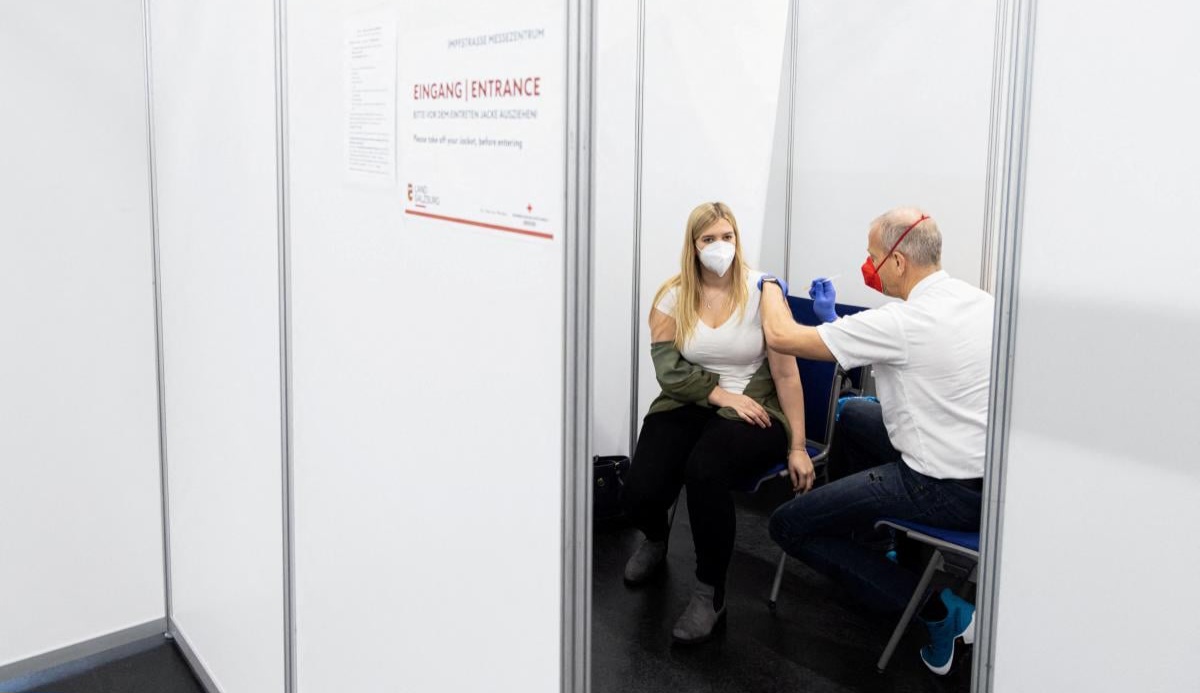 COVID peyvəndi ölüm nisbətlərinin azalmasına səbəb olur (TƏDQİQAT)