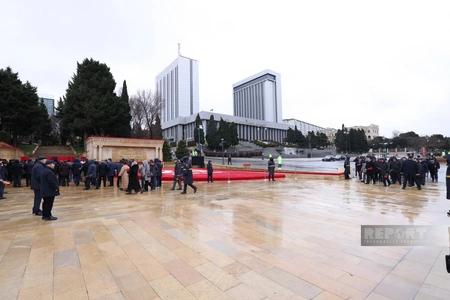 Dövlət və hökumət rəsmiləri Şəhidlər xiyabanını ziyarət ediblər (FOTO/YENİLƏNİB)