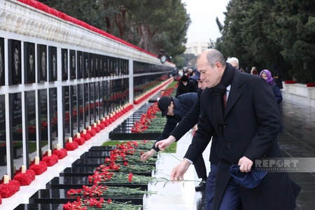 Dövlət və hökumət rəsmiləri Şəhidlər xiyabanını ziyarət ediblər (FOTO/YENİLƏNİB)
