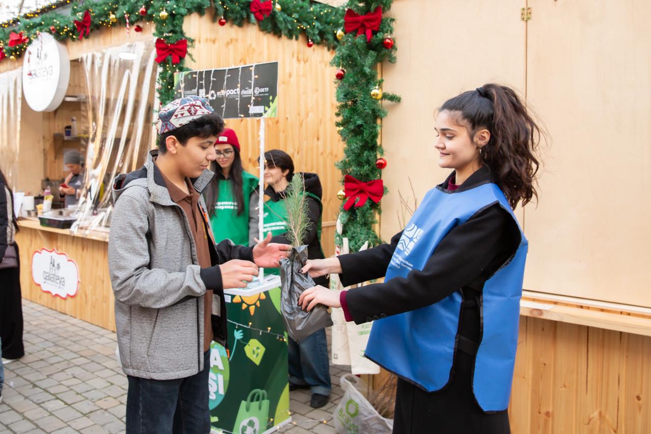 EcoHub-ın təşəbbüsü ilə İçərişəhərdə ekoloji maarifləndirmə tədbiri keçirildi (FOTO)