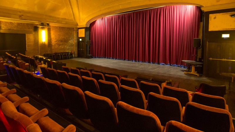 Teatrlarda yeni dövr: Baş rejissorları hansı tale gözləyir?