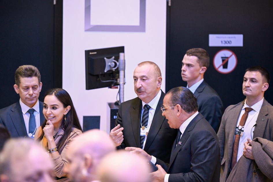 Prezident və ailə üzvləri panel iclasında (FOTOLAR)