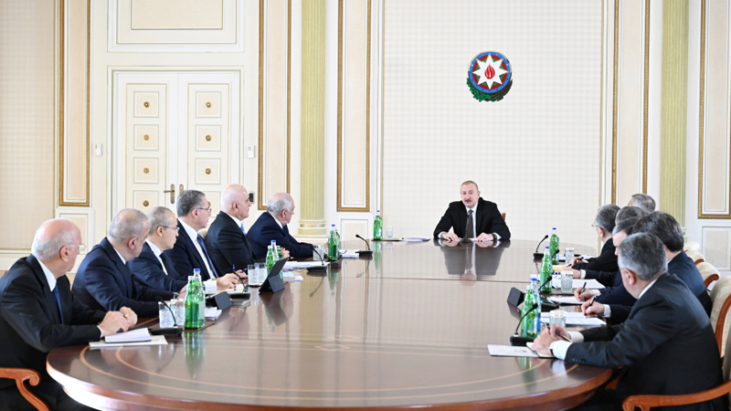 Prezidentin sədrliyi ilə müşavirə keçirildi (FOTO)