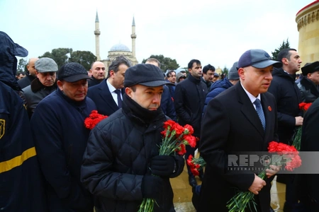 Dövlət və hökumət rəsmiləri Şəhidlər xiyabanını ziyarət ediblər (FOTO/YENİLƏNİB)