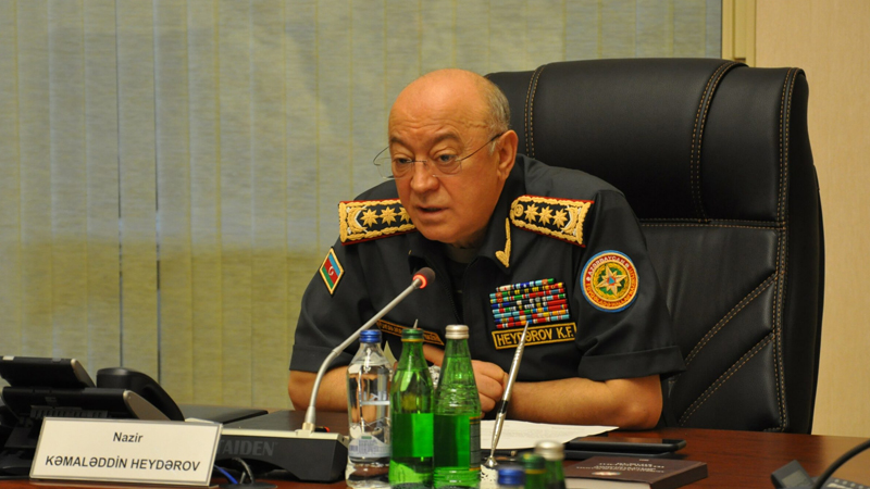 Nazir 10 il rəis işləyən polkovniki təqaüdə göndərdi