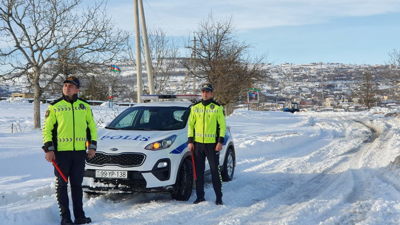 Lerikdə polis hava şəraiti ilə əlaqədar faziləsiz rejimdə fəaliyyətini davam etdirir (FOTO)