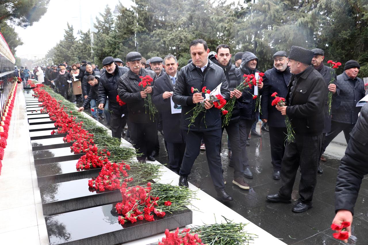Vəhdət Partiyası 150 şəhidin şəkli ilə yürüşə çıxdı (FOTO)