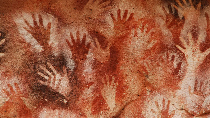 Qayada təsvir edilmiş əl izi məşhur elmi iddialardan birini təkzib etdi