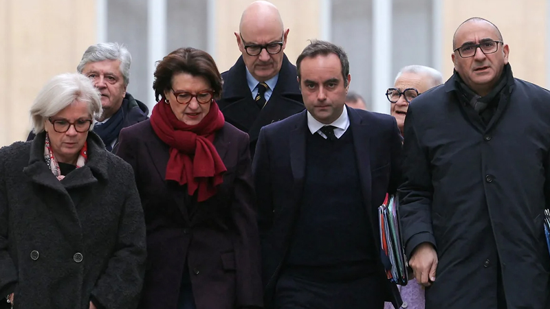 Fransada növbəti siyasi böhran: Parlament buraxıla bilər