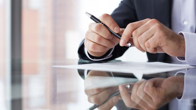 İşdən çıxarılan şöbə müdiri məhkəmədə DSMF-ə qalib gəldi