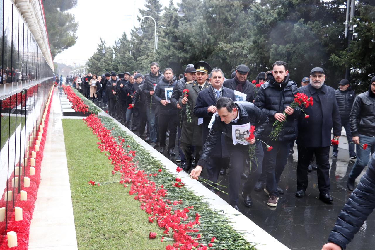 Vəhdət Partiyası 150 şəhidin şəkli ilə yürüşə çıxdı (FOTO)