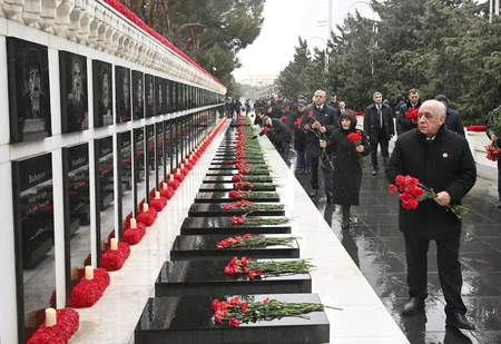 Dövlət və hökumət rəsmiləri Şəhidlər xiyabanını ziyarət ediblər (FOTO/YENİLƏNİB)