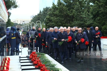 Dövlət və hökumət rəsmiləri Şəhidlər xiyabanını ziyarət ediblər (FOTO/YENİLƏNİB)