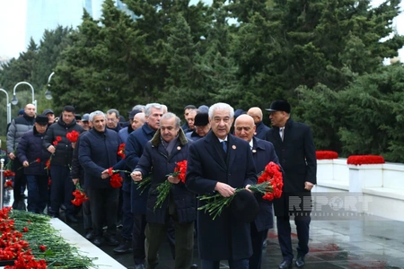 Dövlət və hökumət rəsmiləri Şəhidlər xiyabanını ziyarət ediblər (FOTO/YENİLƏNİB)
