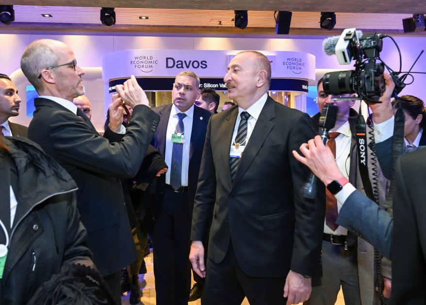 Prezident və ailə üzvləri panel iclasında (FOTOLAR)